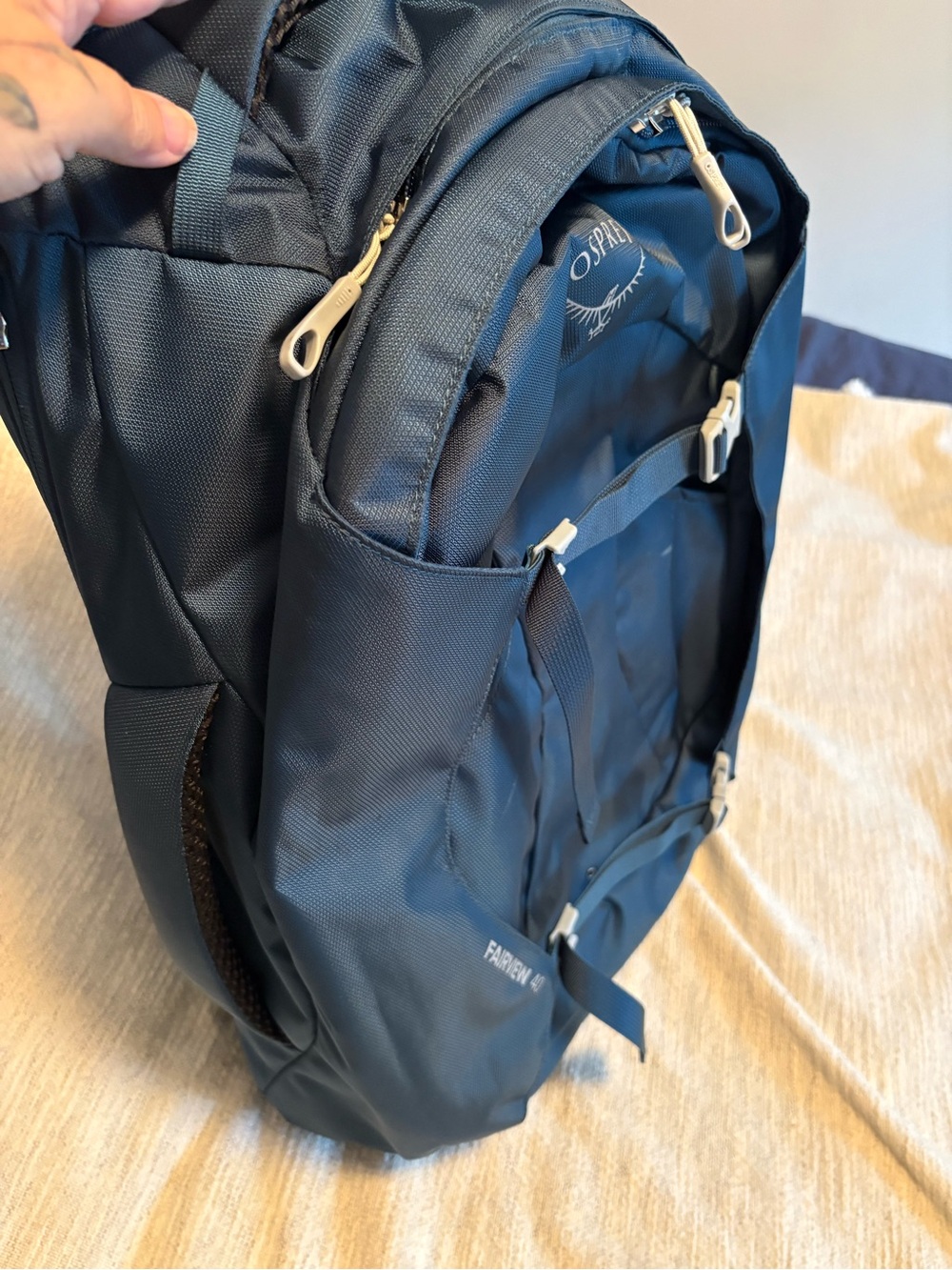 Osprey Fairview 40 Travel Pack - Picture 2 of 9